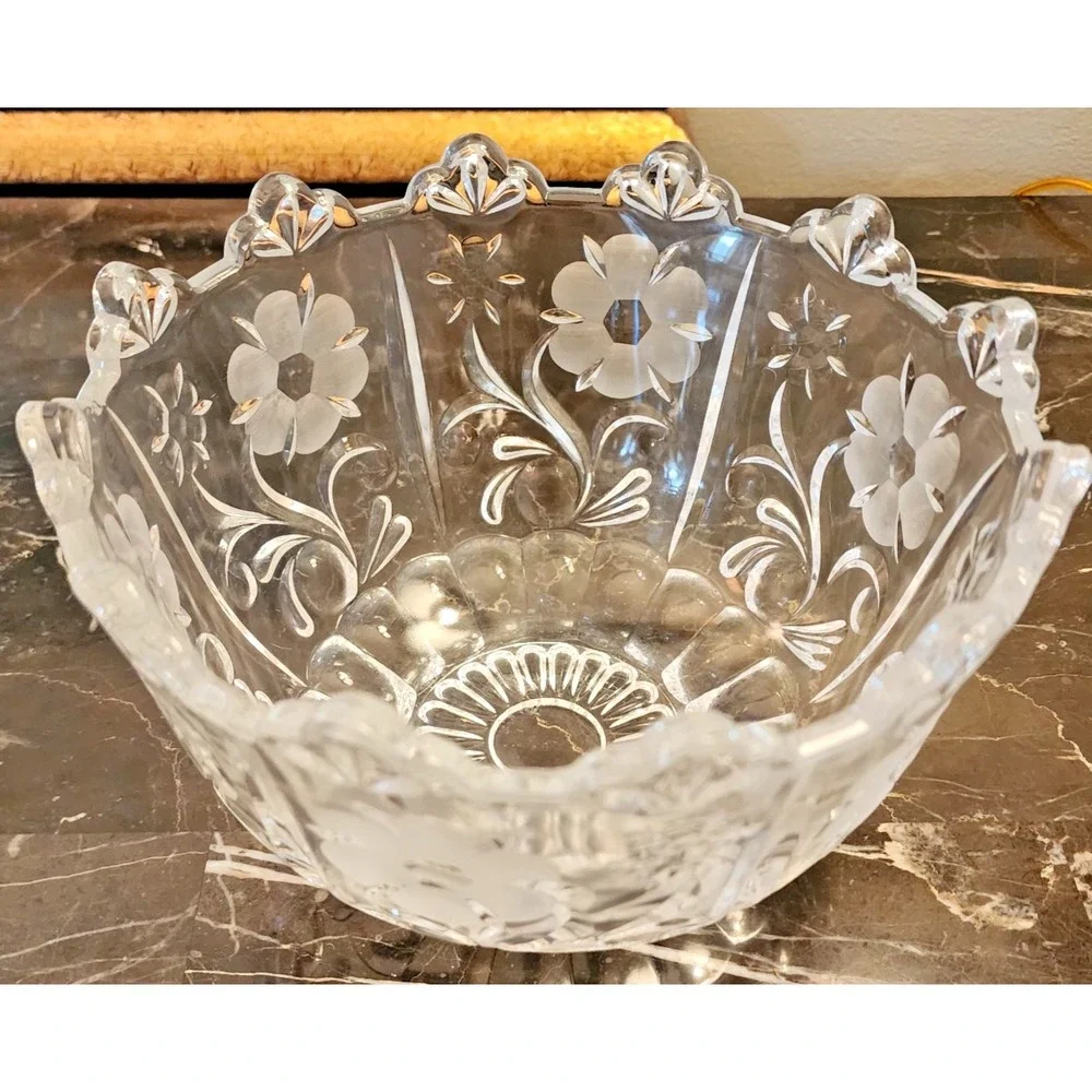 Glass Fruit bowl with frosted flowers
